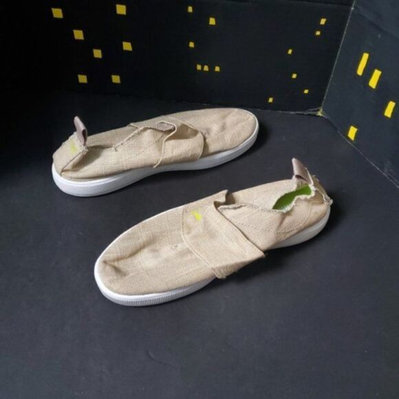 Puma Tan Canvas style slip ons - Picture 7 of 9